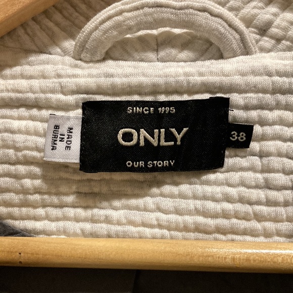 Only cropped open jacket - Picture 2 of 6